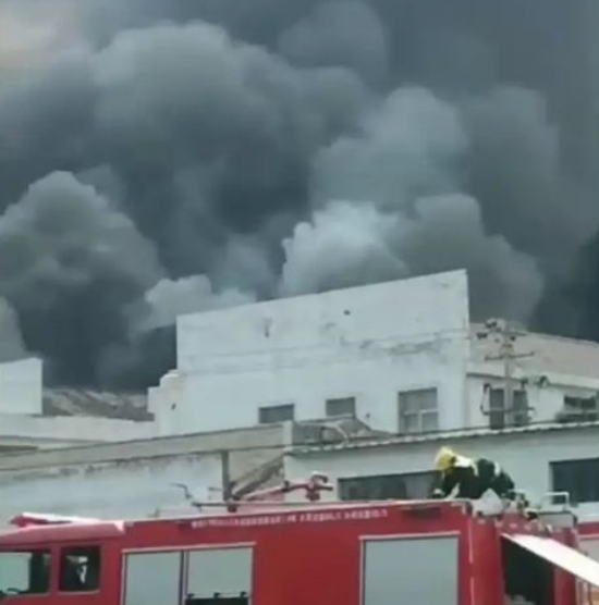 令人震驚！日用百貨店內(nèi)員工救火用嘴吹致19死慘劇——安全意識(shí)缺失的惡果